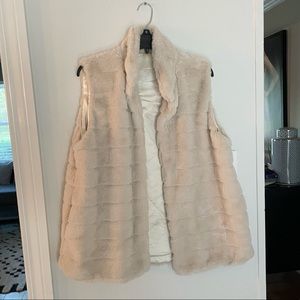 Faux Fur Oversized cream vest with pockets, NEW, S/M
